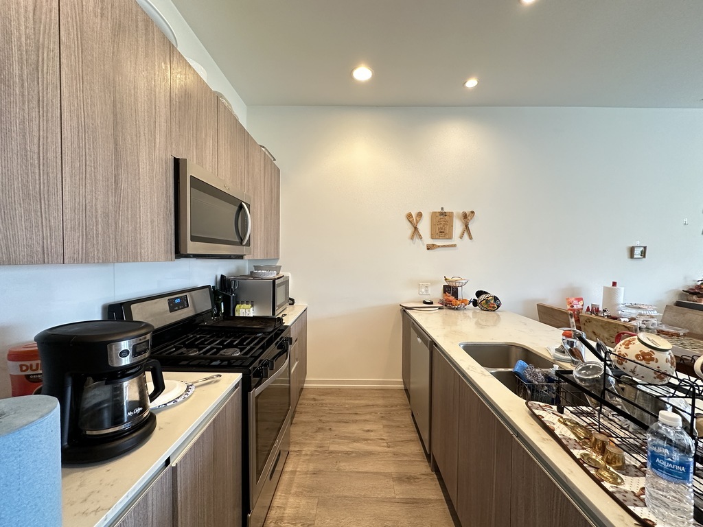 4119 N NARRAGANSETT Avenue 302