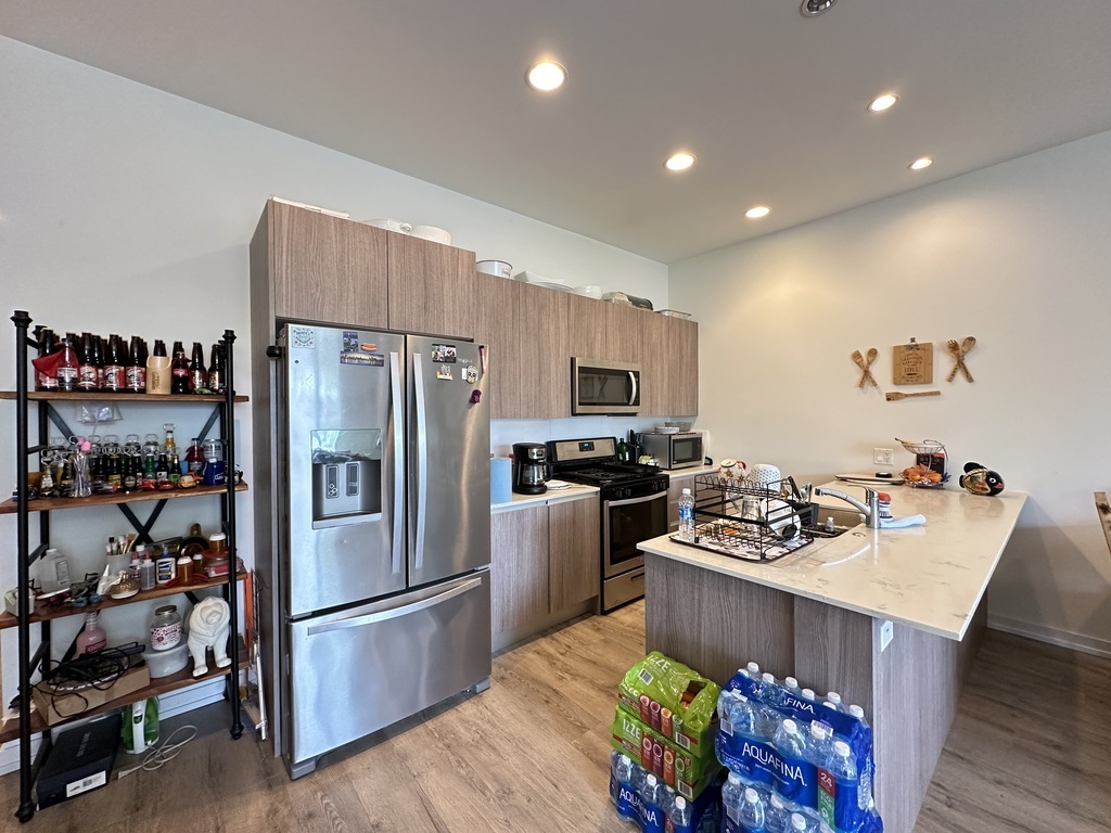 4119 N NARRAGANSETT Avenue 302