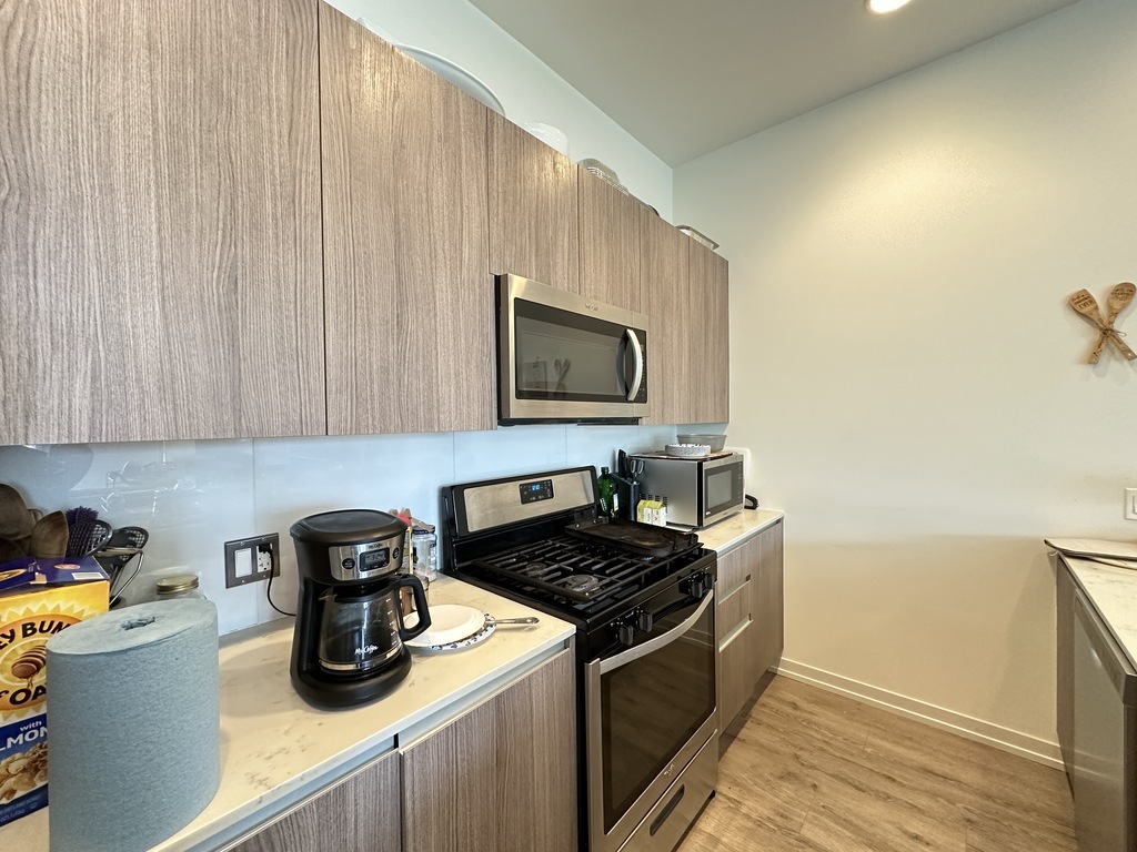 4119 N NARRAGANSETT Avenue 302