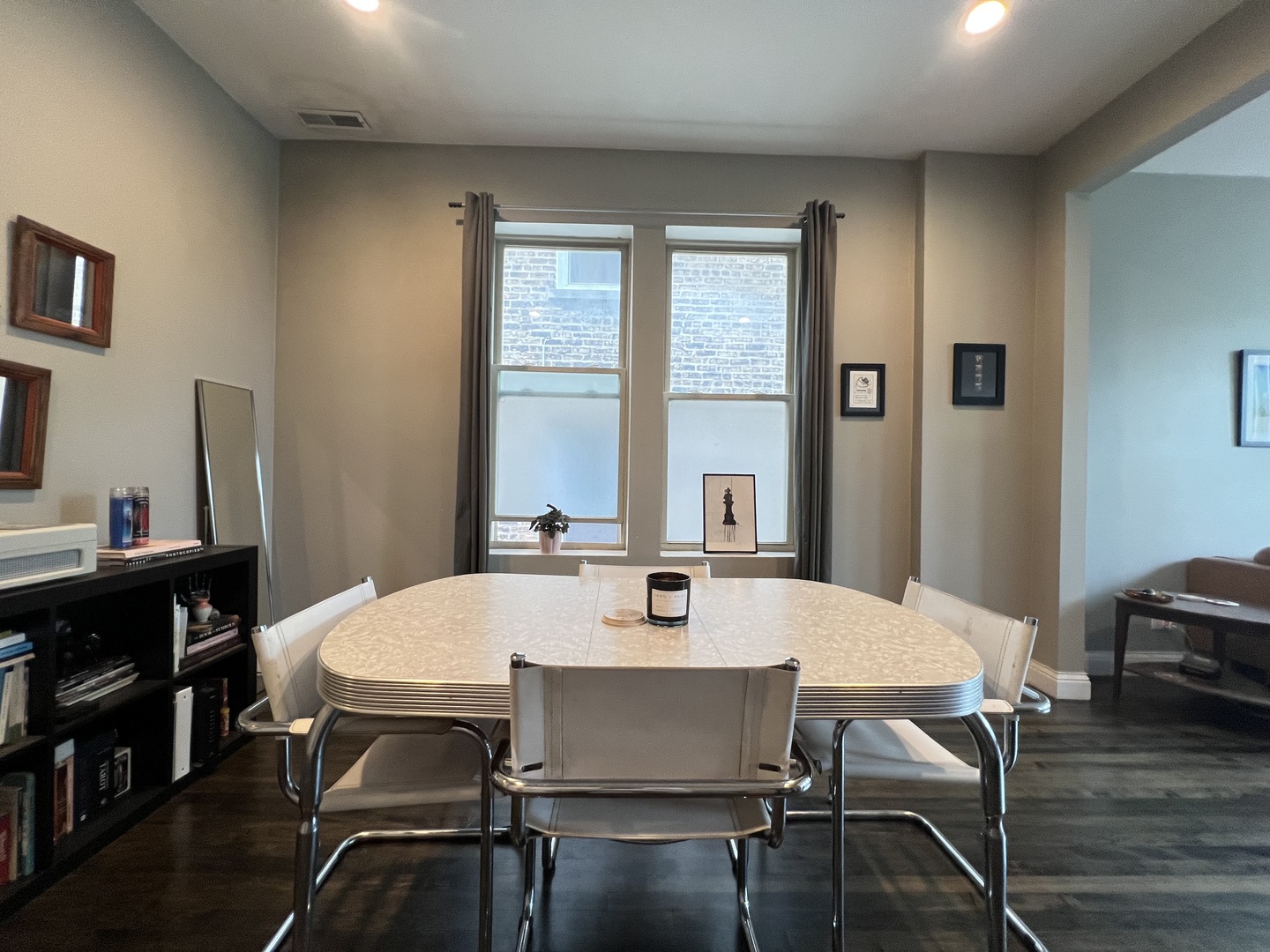 925 N mozart Street 2F