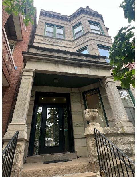 925 N mozart Street 2F Chicago IL 60622