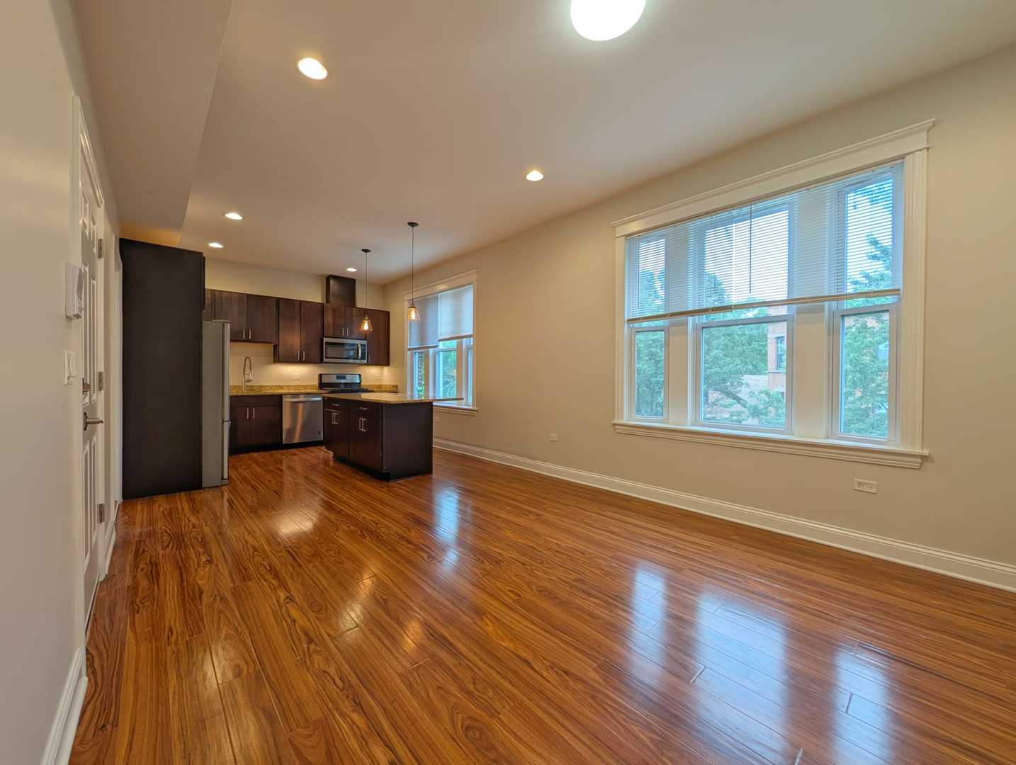 2048 W Evergreen Avenue 3