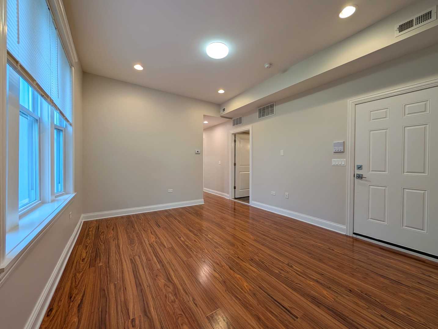2048 W Evergreen Avenue 3