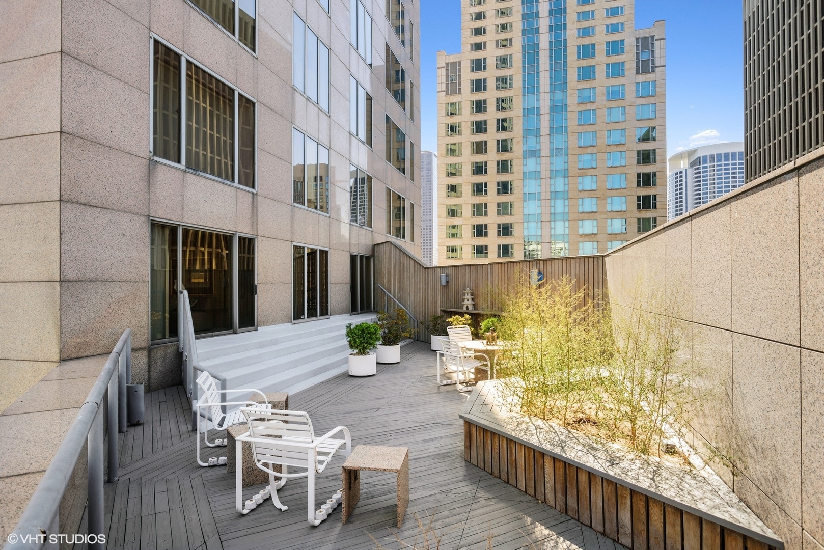 950 N Michigan Avenue 2203