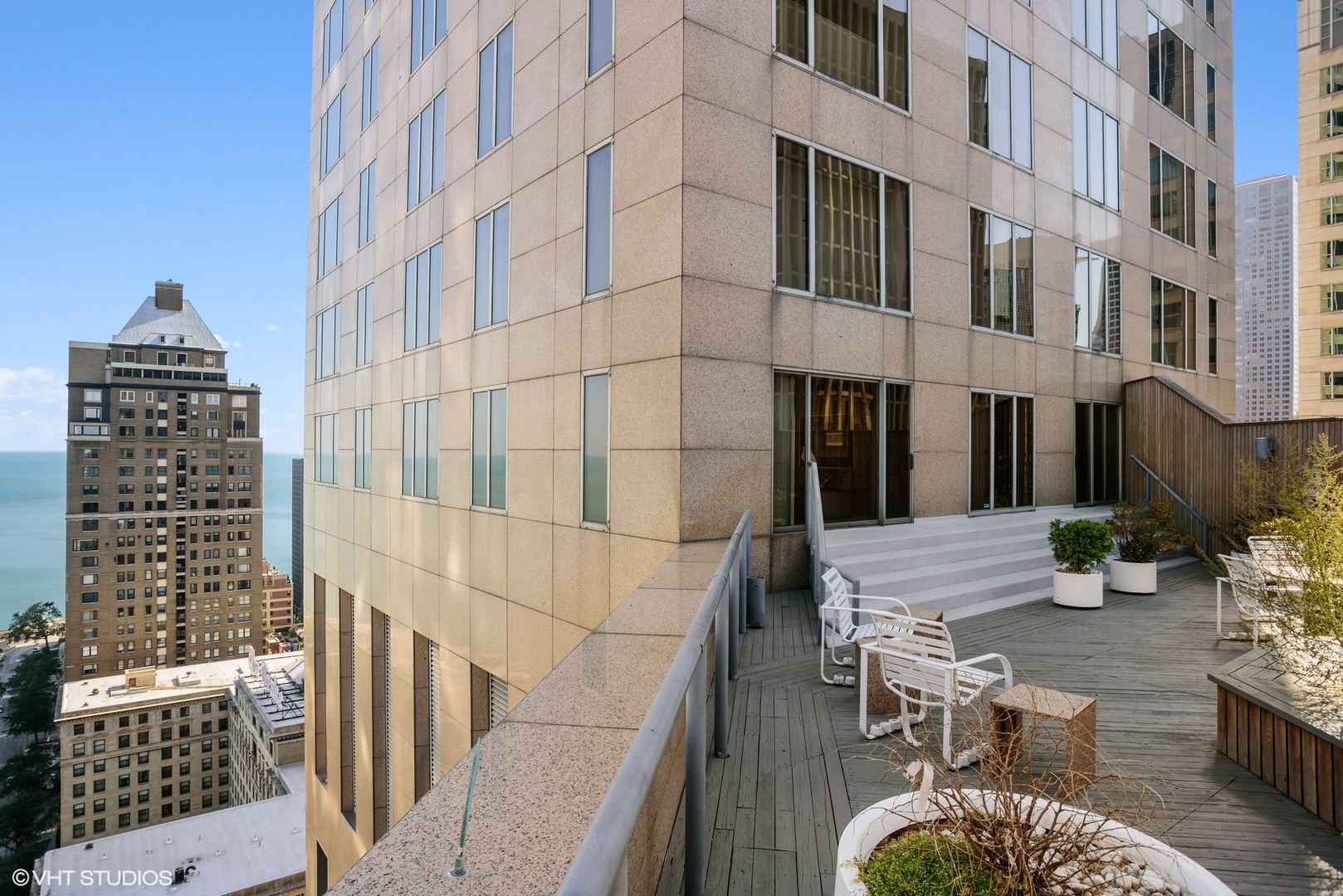 950 N Michigan Avenue 2203