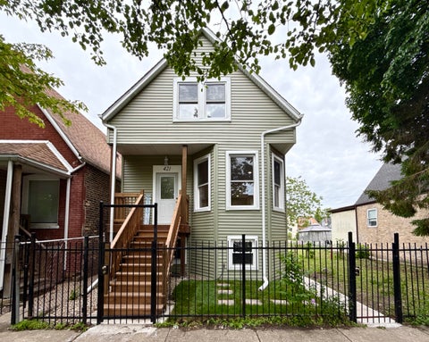 Photo of 421 N Leclaire Avenue, Chicago, IL 60644 (MLS # 12794571)