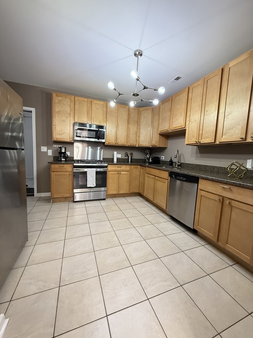 2620 W North Avenue 2
