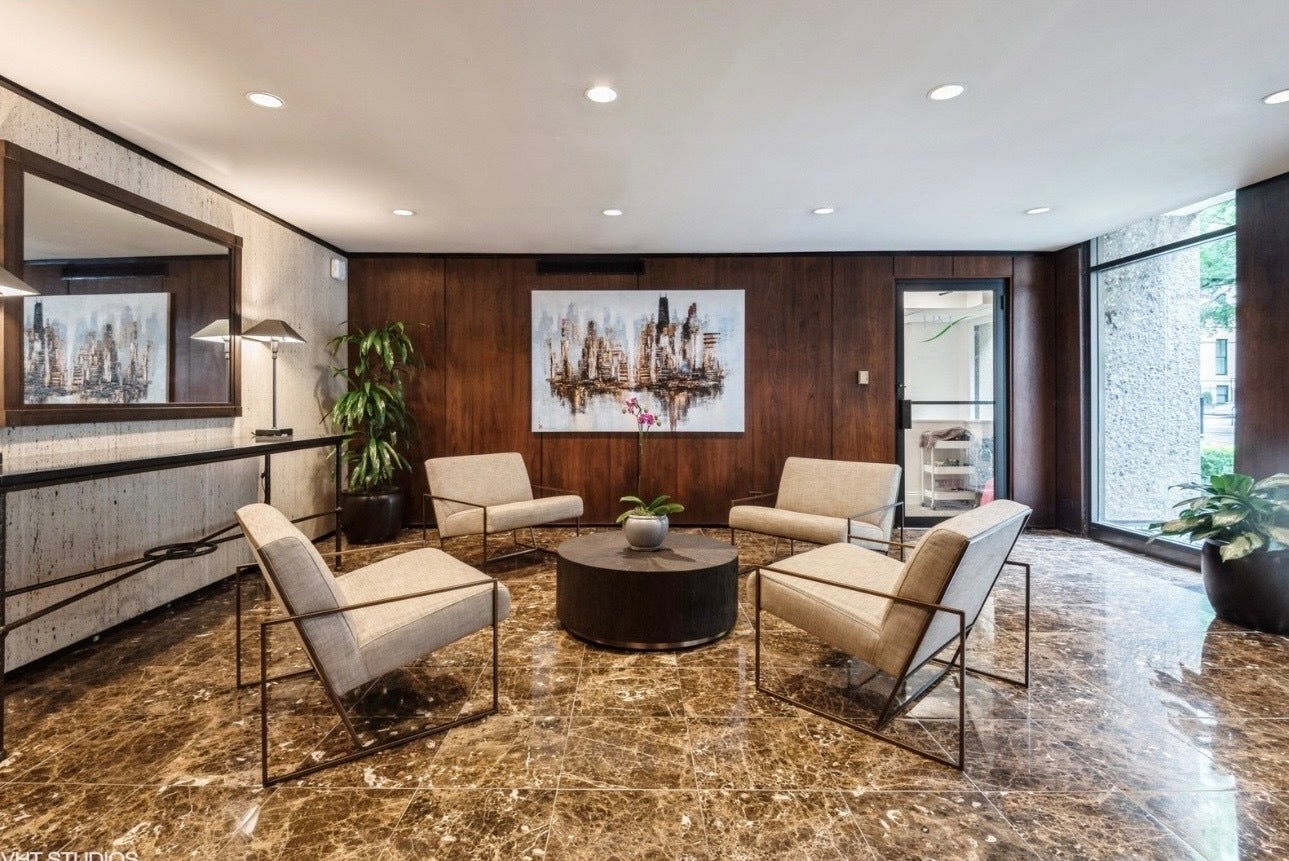1 E Scott Street 2102