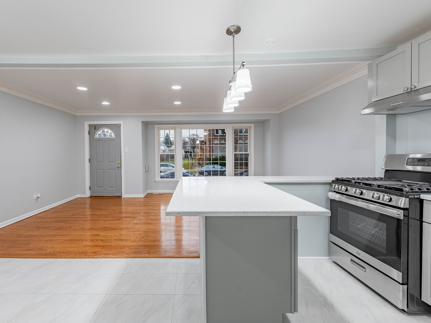 Properties 4 7028 S HONORE Street