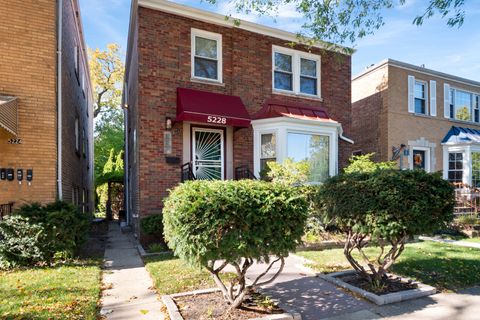 Photo of Chicago, IL 60625 (MLS # 12509842)
