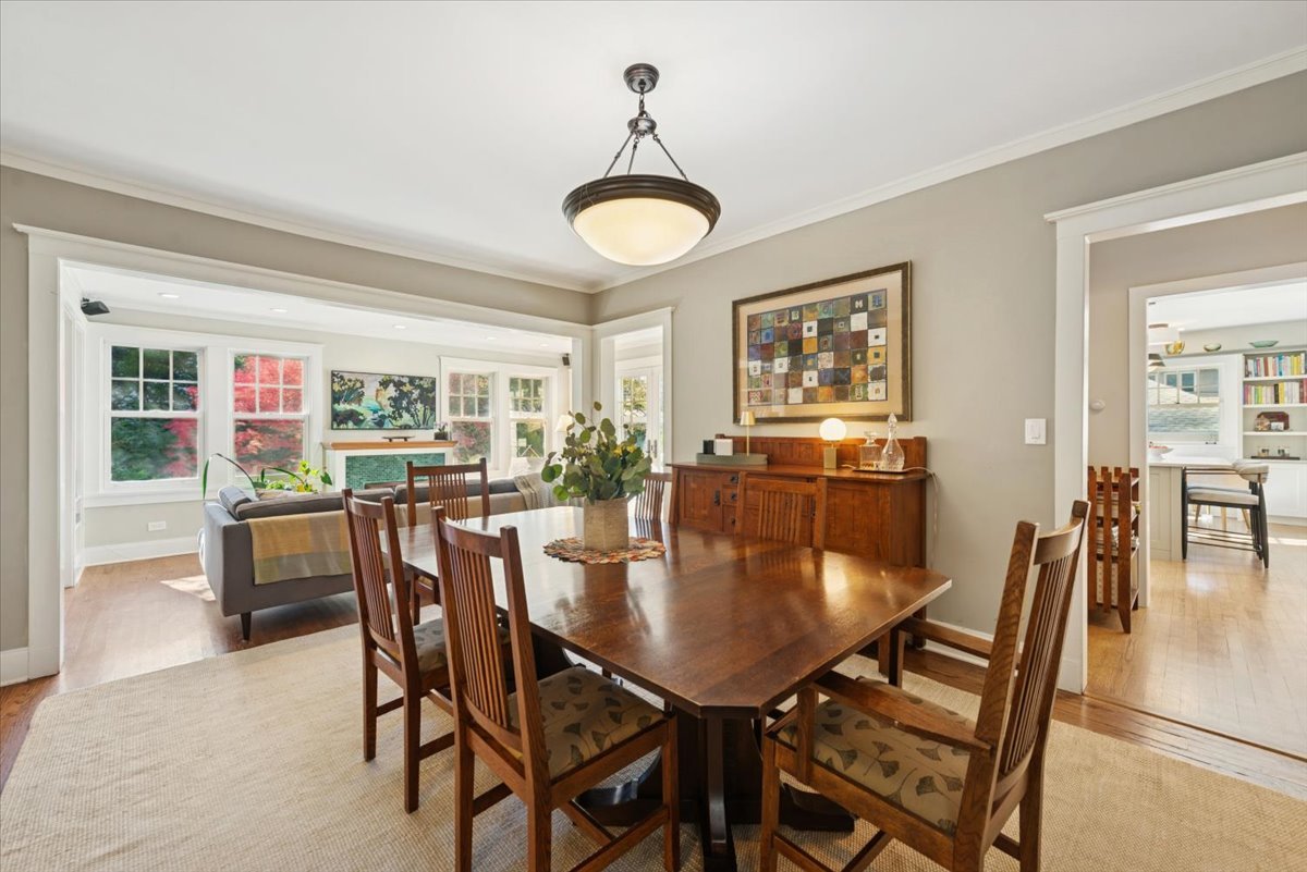 Evanston, Illinois 60201, United States, 5 Bedrooms Bedrooms, ,5 BathroomsBathrooms,Residential,Active,243348