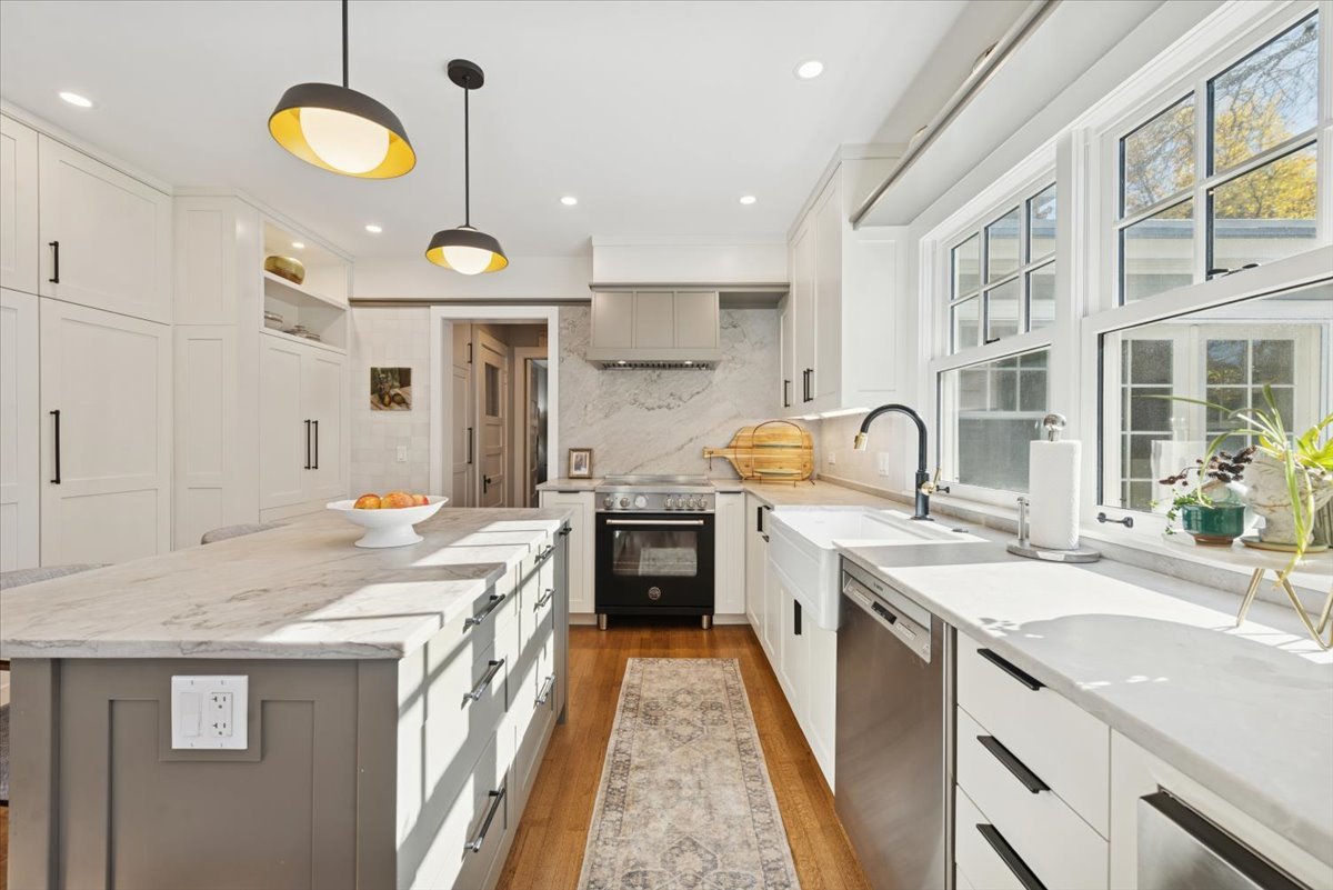 Evanston, Illinois 60201, United States, 5 Bedrooms Bedrooms, ,5 BathroomsBathrooms,Residential,Active,243348