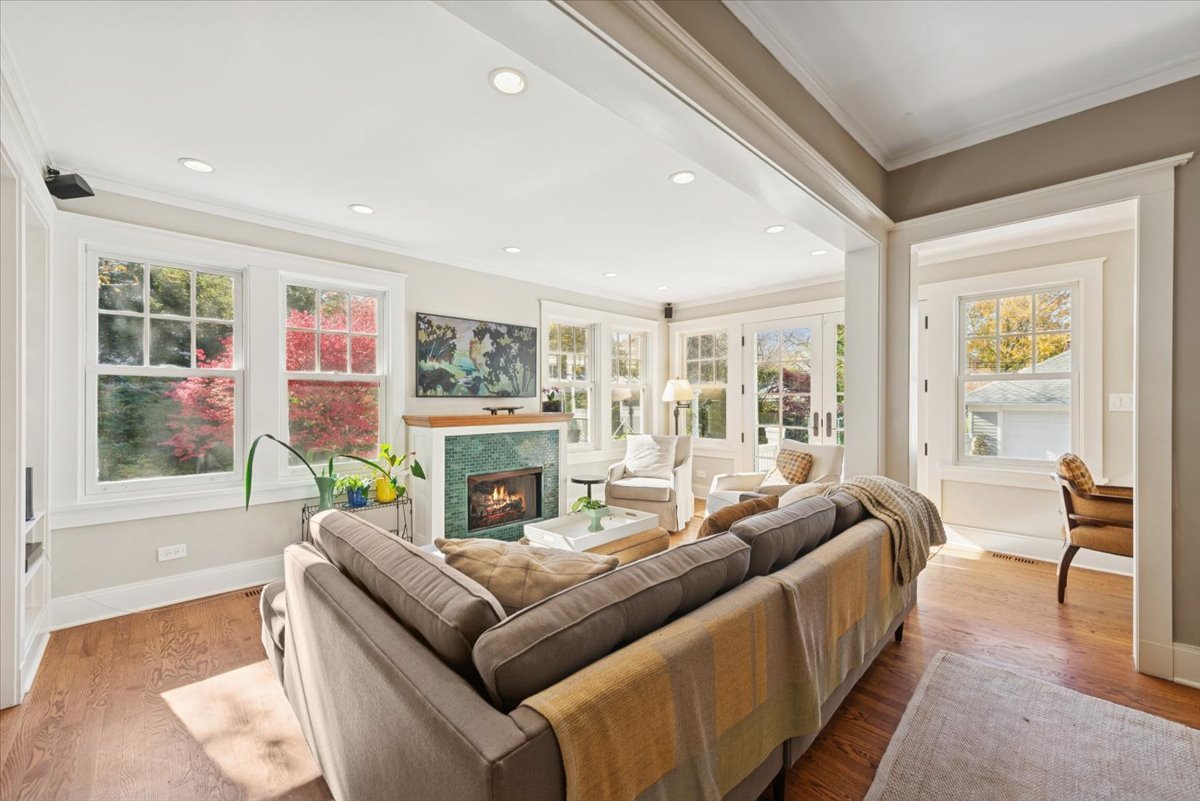 Evanston, Illinois 60201, United States, 5 Bedrooms Bedrooms, ,5 BathroomsBathrooms,Residential,Active,243348