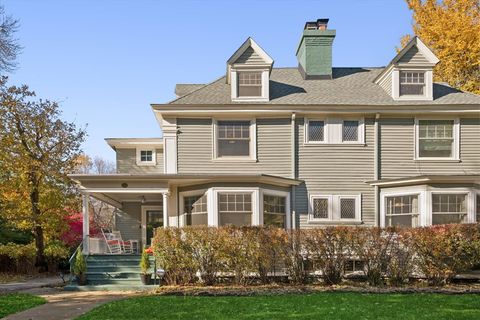 Photo of 1570 Ashland Avenue, Evanston, IL 60201 (MLS # 12515051)