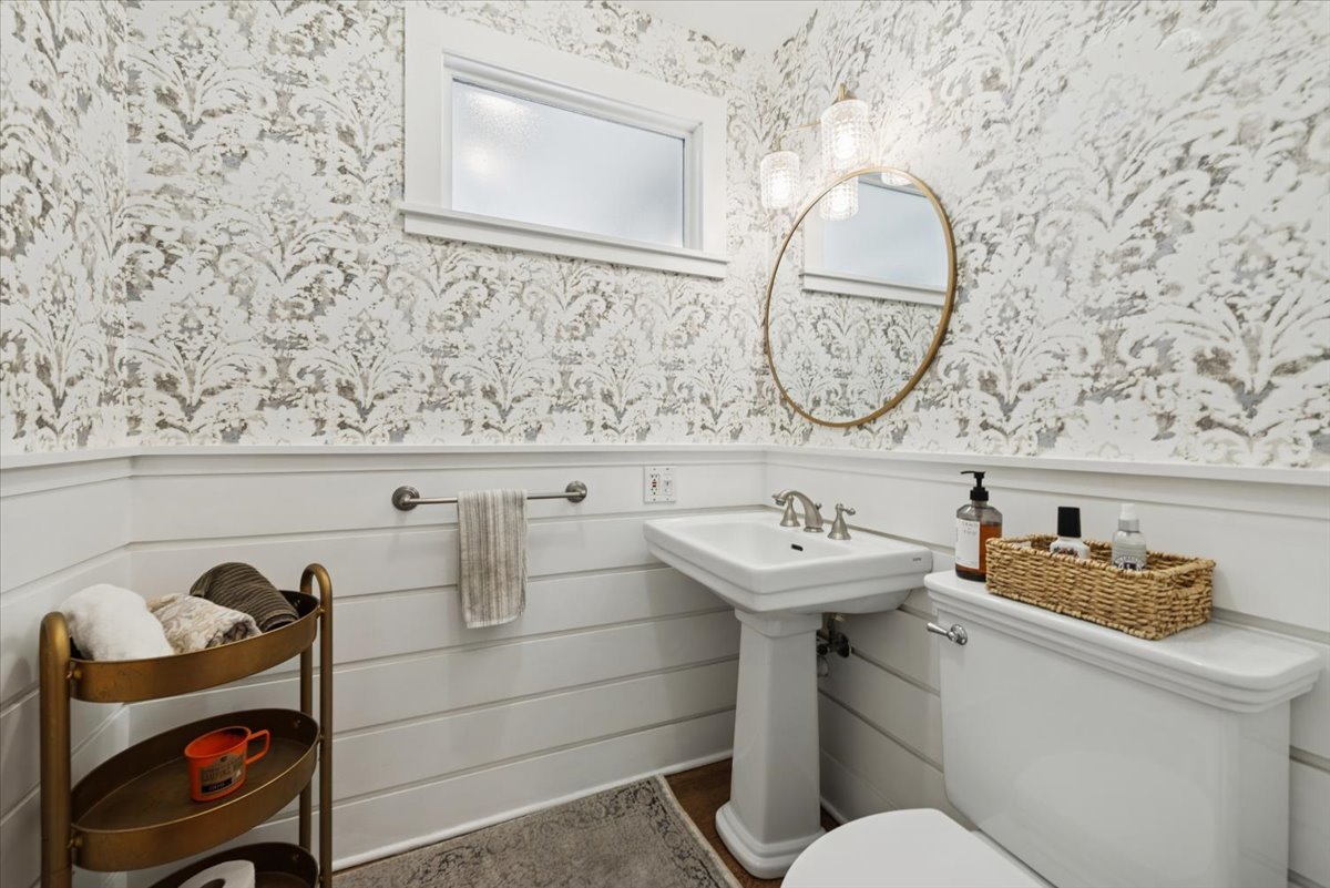 Evanston, Illinois 60201, United States, 5 Bedrooms Bedrooms, ,5 BathroomsBathrooms,Residential,Active,243348