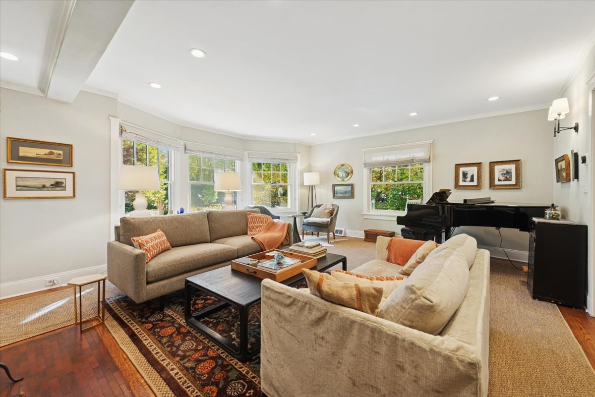 Evanston, Illinois 60201, United States, 5 Bedrooms Bedrooms, ,5 BathroomsBathrooms,Residential,Active,243348