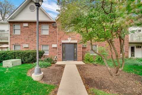 Photo of 1315 Cunat Court #1D, Lake In The Hills, IL 60156 (MLS # 12786331)