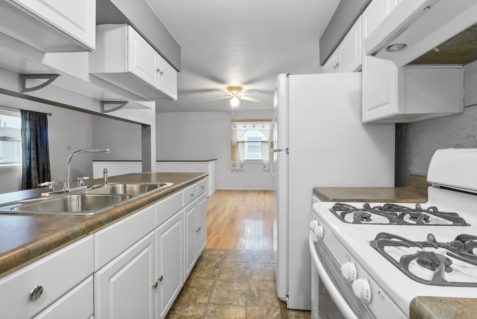 2525 Cedar Glen Drive 1