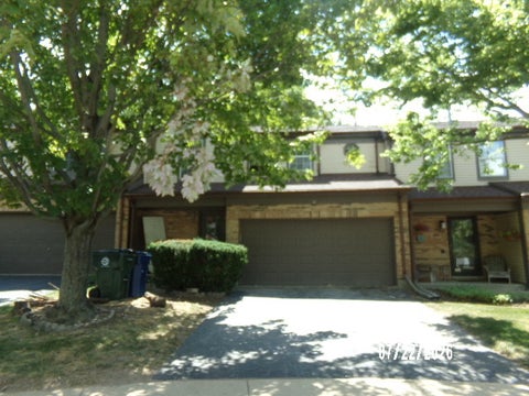 Photo of 11 Oxford Court, Algonquin, IL 60102 (MLS # 12726985)
