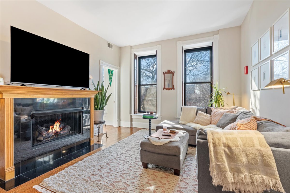 1633 N NORTH PARK Avenue 3