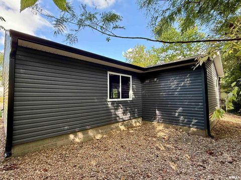 Tiny photo for 101 OAK Drive, Metropolis, IL 62960 (MLS # EB459401)