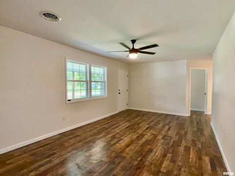 Tiny photo for 101 OAK Drive, Metropolis, IL 62960 (MLS # EB459401)