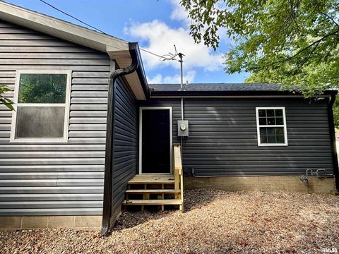 Tiny photo for 101 OAK Drive, Metropolis, IL 62960 (MLS # EB459401)