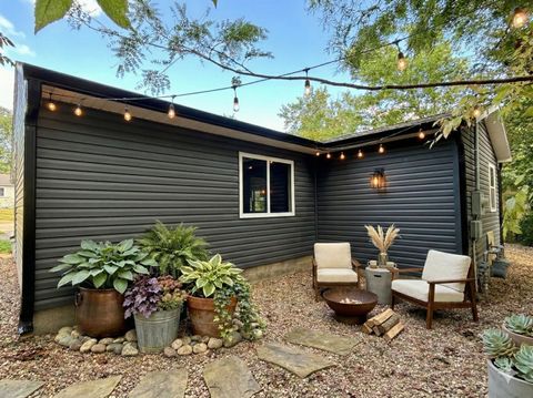 Tiny photo for 101 Oak Drive, Metropolis, IL 62960 (MLS # EB459401)