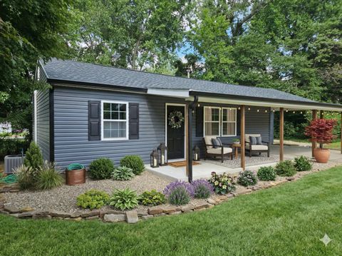 Tiny photo for 101 Oak Drive, Metropolis, IL 62960 (MLS # EB459401)