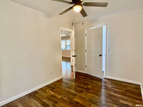 Tiny photo for 101 OAK Drive, Metropolis, IL 62960 (MLS # EB459401)