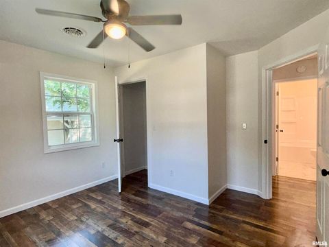 Tiny photo for 101 OAK Drive, Metropolis, IL 62960 (MLS # EB459401)