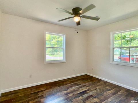 Tiny photo for 101 OAK Drive, Metropolis, IL 62960 (MLS # EB459401)