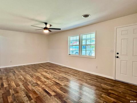 Tiny photo for 101 OAK Drive, Metropolis, IL 62960 (MLS # EB459401)