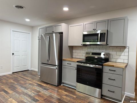 Tiny photo for 101 OAK Drive, Metropolis, IL 62960 (MLS # EB459401)