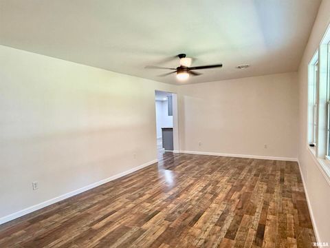 Tiny photo for 101 OAK Drive, Metropolis, IL 62960 (MLS # EB459401)