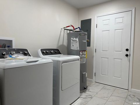 Tiny photo for 101 OAK Drive, Metropolis, IL 62960 (MLS # EB459401)