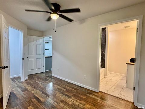 Tiny photo for 101 OAK Drive, Metropolis, IL 62960 (MLS # EB459401)