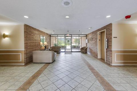 Tiny photo for 1717 W Crystal Lane #610, Mount Prospect, IL 60056 (MLS # 12499361)