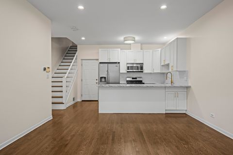 Tiny photo for 2520 W Bloomingdale Avenue #B, Chicago, IL 60647 (MLS # 12468419)