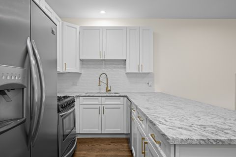 Tiny photo for 2520 W Bloomingdale Avenue #B, Chicago, IL 60647 (MLS # 12468419)