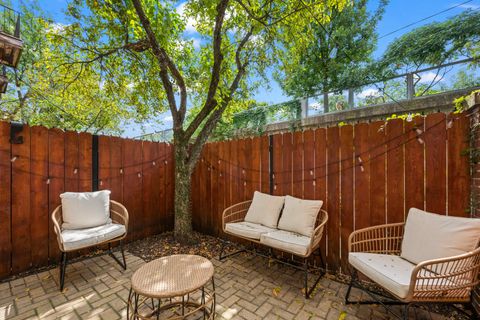 Tiny photo for 2520 W Bloomingdale Avenue #B, Chicago, IL 60647 (MLS # 12468419)