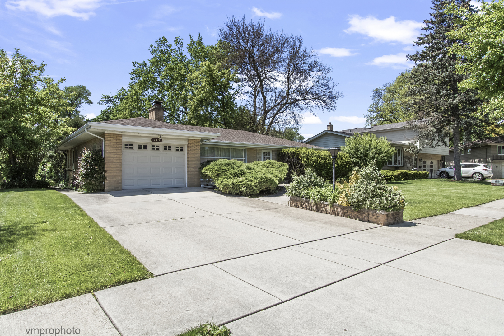 109 W Berkshire Lane