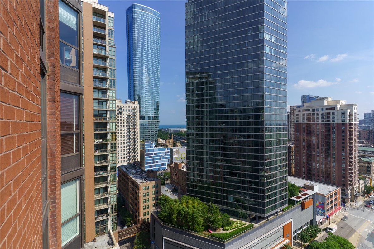 899 S PLYMOUTH Court 2107