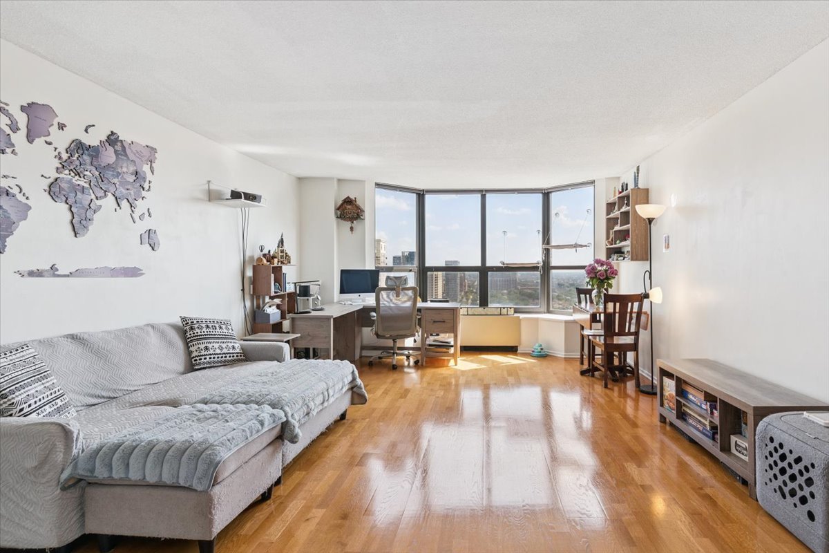 899 S PLYMOUTH Court 2107