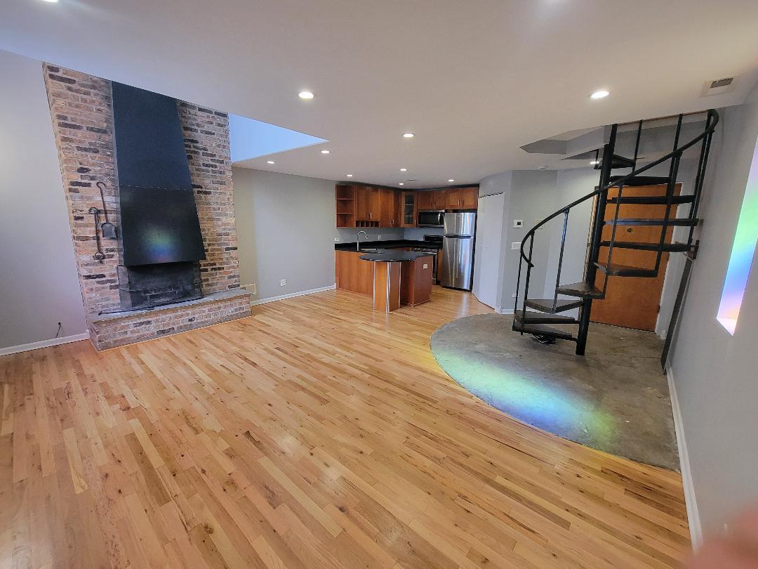 160 W BURTON Place 2F