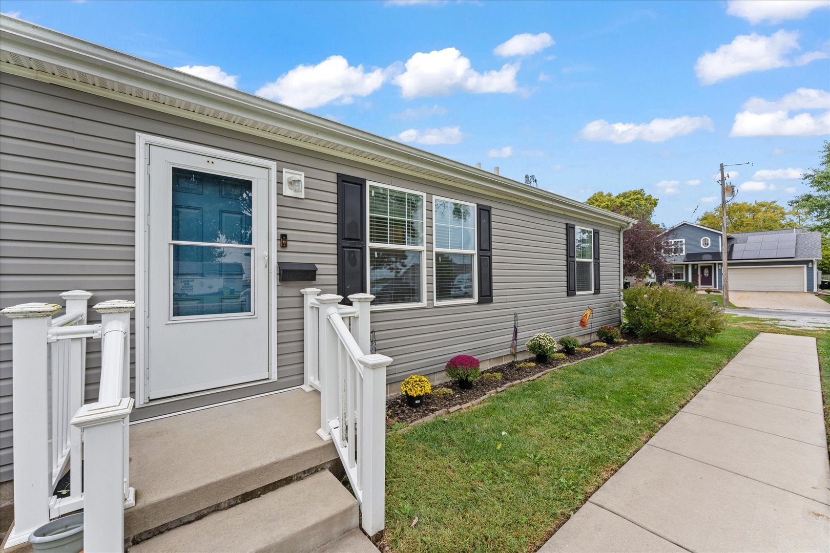 911 E Short Street