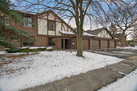 Photo of 6755 180th Street #6, Tinley Park, IL 60477 (MLS # 12599289)