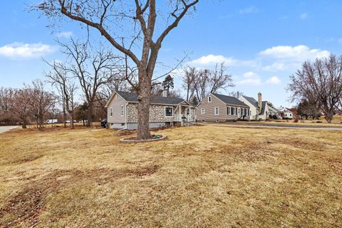 Tiny photo for 527 S Calumet Avenue, Aurora, IL 60506 (MLS # 12573607)