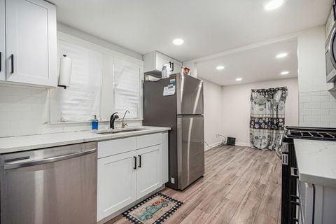 Tiny photo for 527 S Calumet Avenue, Aurora, IL 60506 (MLS # 12573607)