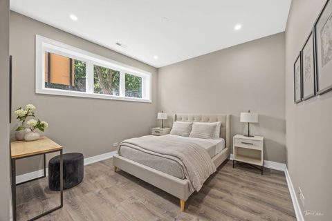 Tiny photo for 1638 W Wolfram Street, Chicago, IL 60657 (MLS # 12590385)